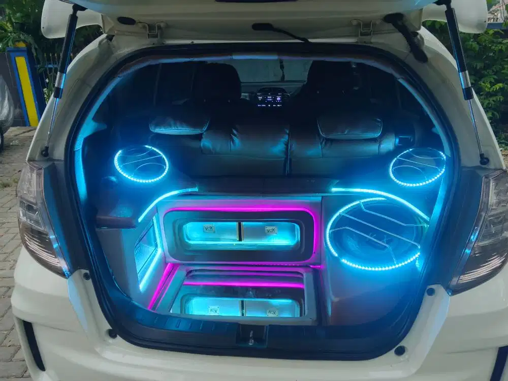 Speaker mobil full costum bekas mobil Honda jazz