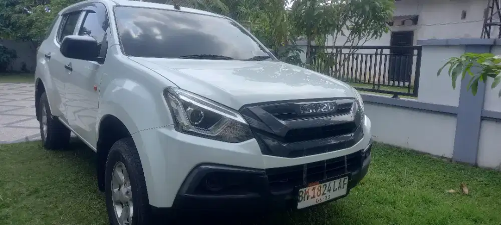 Isuzu mu-X 2.5 MT 4Wd