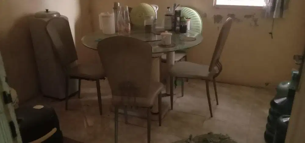 Dijual meja + kursi makan