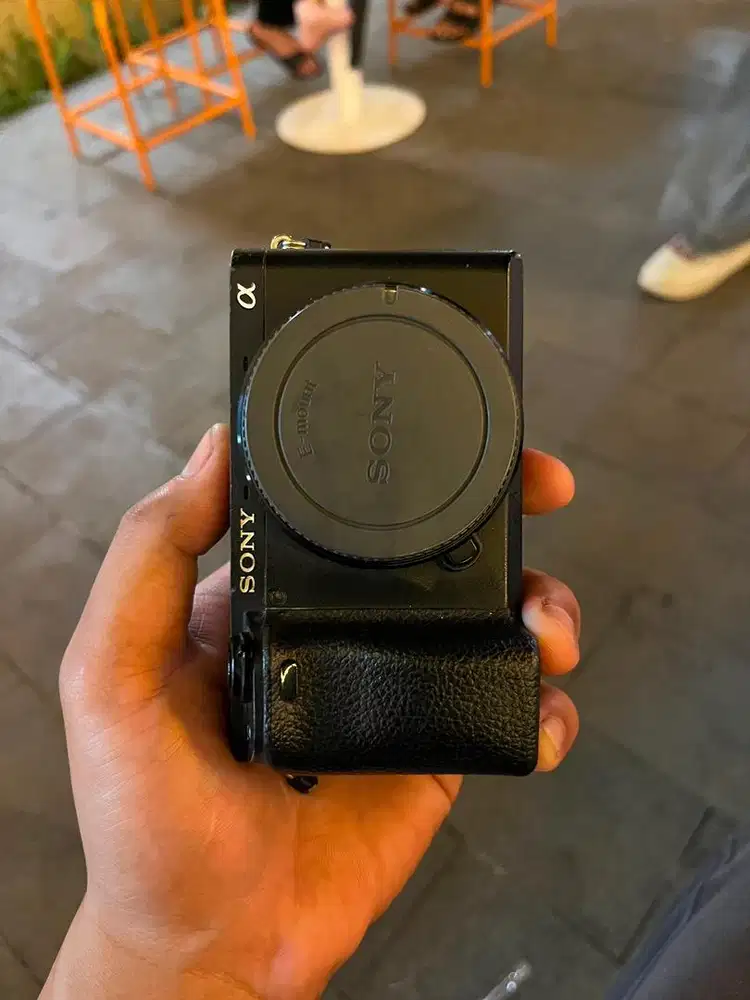 Forsale kamera sony a6400 + lensa fix sony 35mm