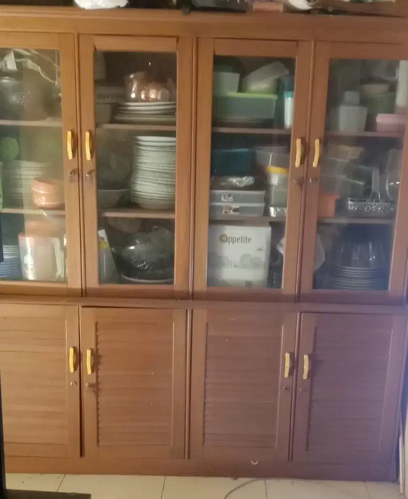 Dijual lemari kayu