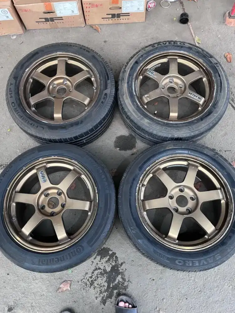 Rays te37 ring 17 pcd 5x114,3 ET 40 ban 215/55 R17 innova