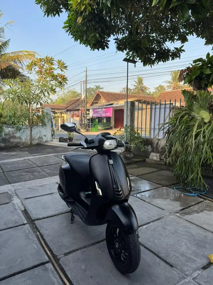 Vespa Matic Sprint 3V Tahun 2015 Hitam Doff Special Edition RARE