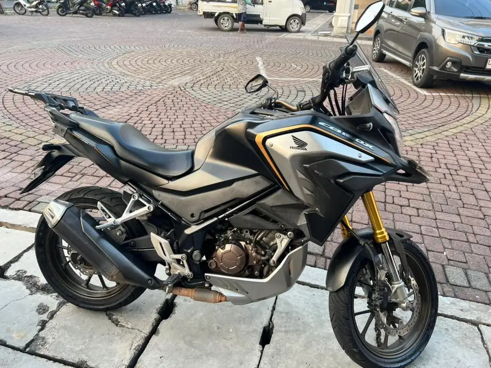 CB150X SE 2022 hitam