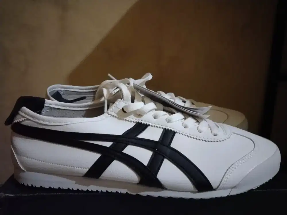 Onitsuka tiger size 43
