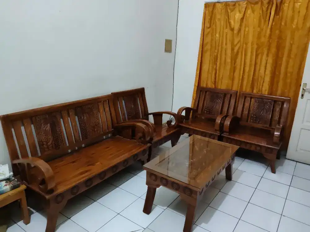Dijual cepat kursi kayu!!