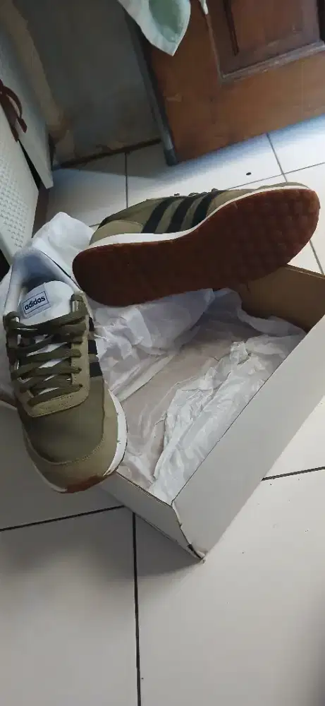 Adidas original size 43 1/3
