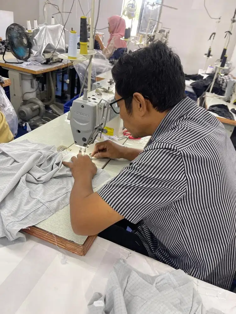 Penjahit senior, bisa mesin ovedeck