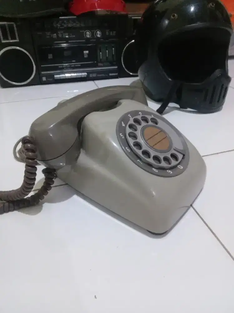 Telepon jadul antik koleksi lawas pajangan vintage klasik retro rare