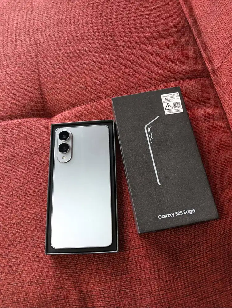 Samsung Galaxy S25 Edge 12/512gb sein like new