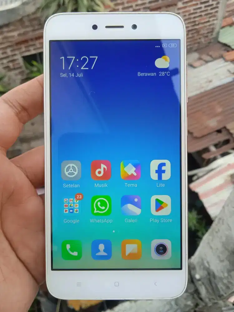 Xiaomi redmi 5a 4G 2/16 layar 5 inchi gold