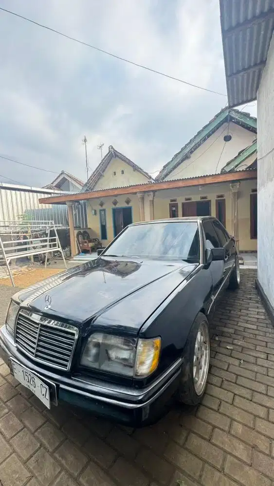 Dijual mobil Mercedes benz W124 E230