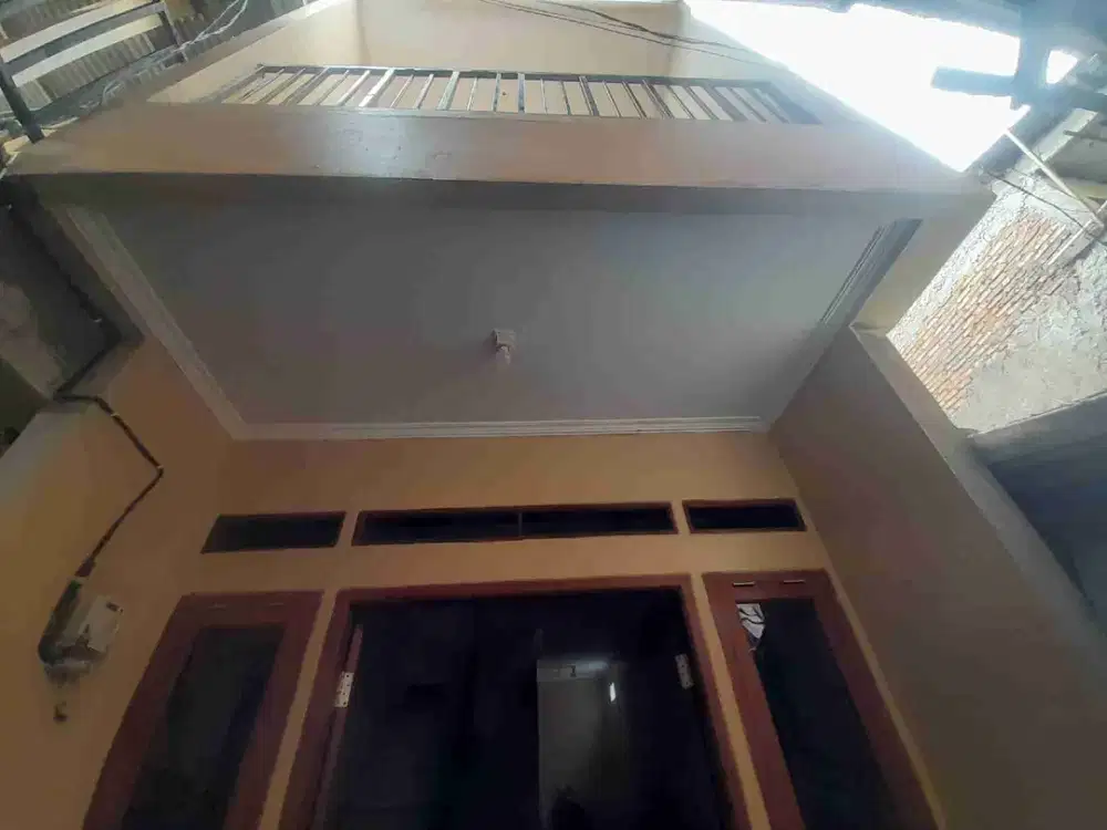 RUMAH SIAP HUNI DI kEBAYORAN LAMA JAKARTA SELATAN