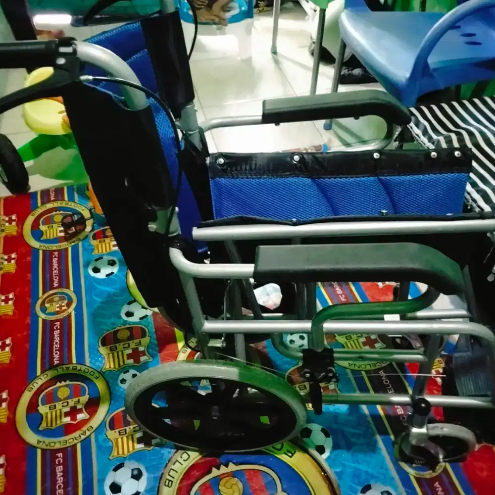Kursi roda lipat bekas