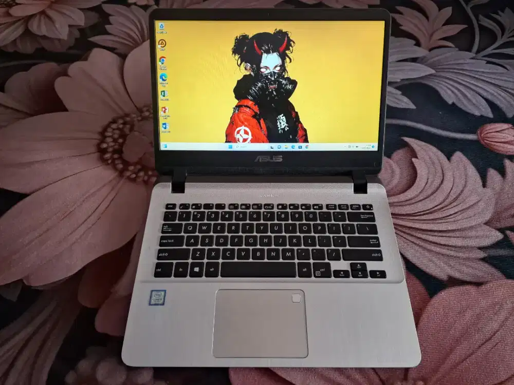 Laptop asus i3-7020u, ram 4gb, ssd 160gb, win 11 siap pakai