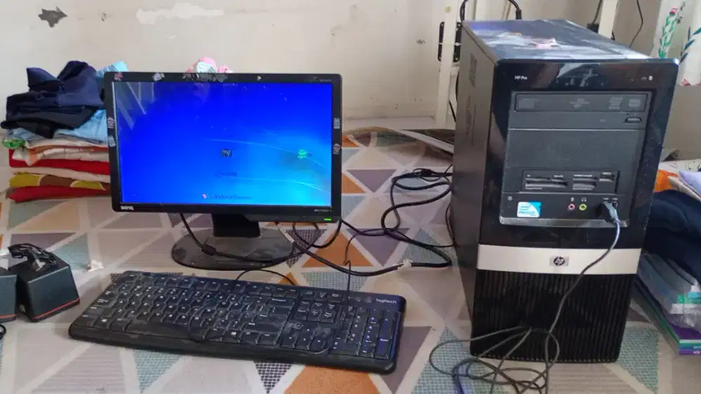 Komputer, lengkap, CPU, monitor, keyboard dan mouse