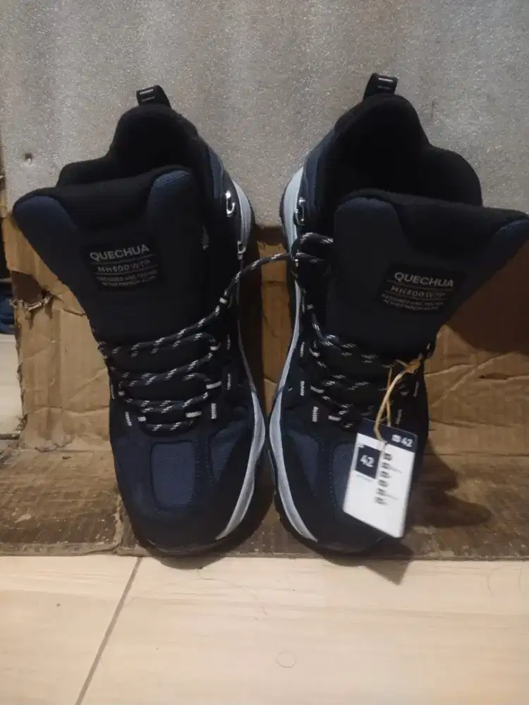 Sepatu Hiking Quechua MH500 waterproof