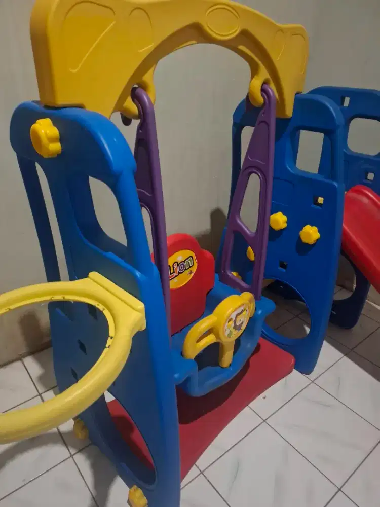 Plosotan dan ayunan anak