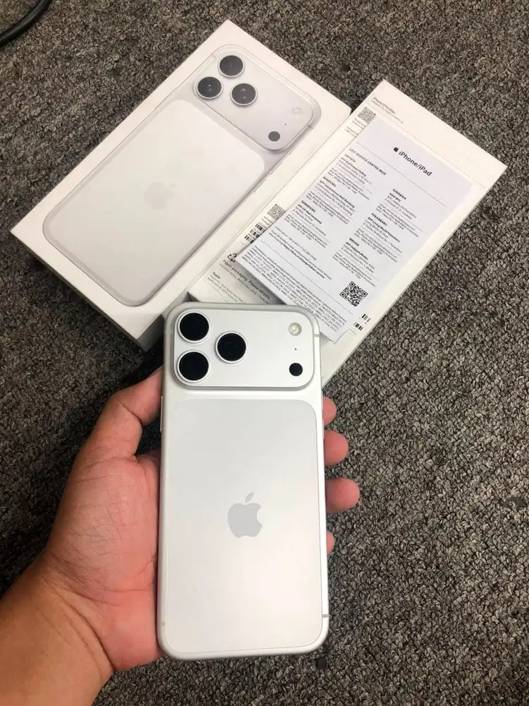 Iphone 17 pro max 256gb silver iBox  bh 100% cc 0- garansi juli 2027.