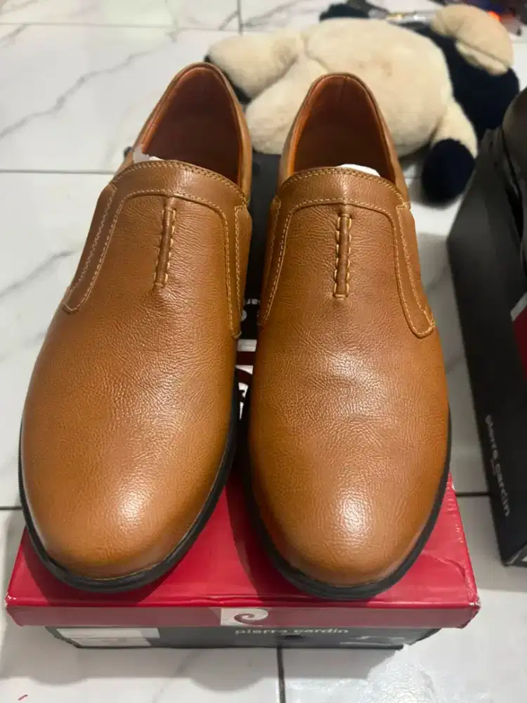 sepatu pria pierrecardin bahan kulit sapi