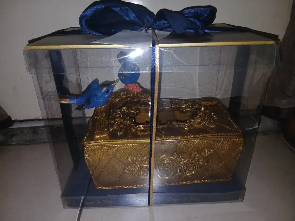 kotak mahar pernikahan, seserahan mewah warna emas hiasan burung biru