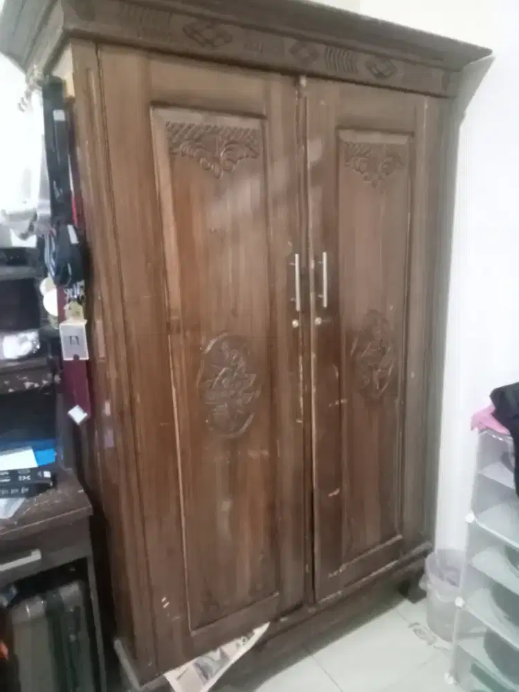 Lemari pakaian 2 pintu