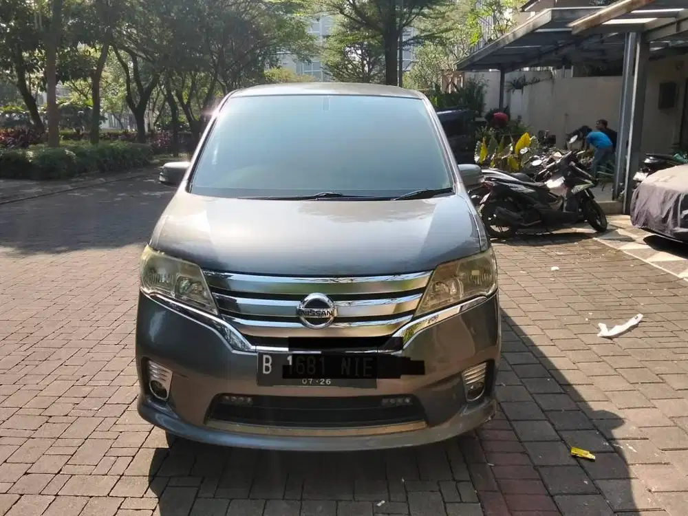DIJUAL NISSAN SERENA HWS 2013 – ABU-ABU METALIK