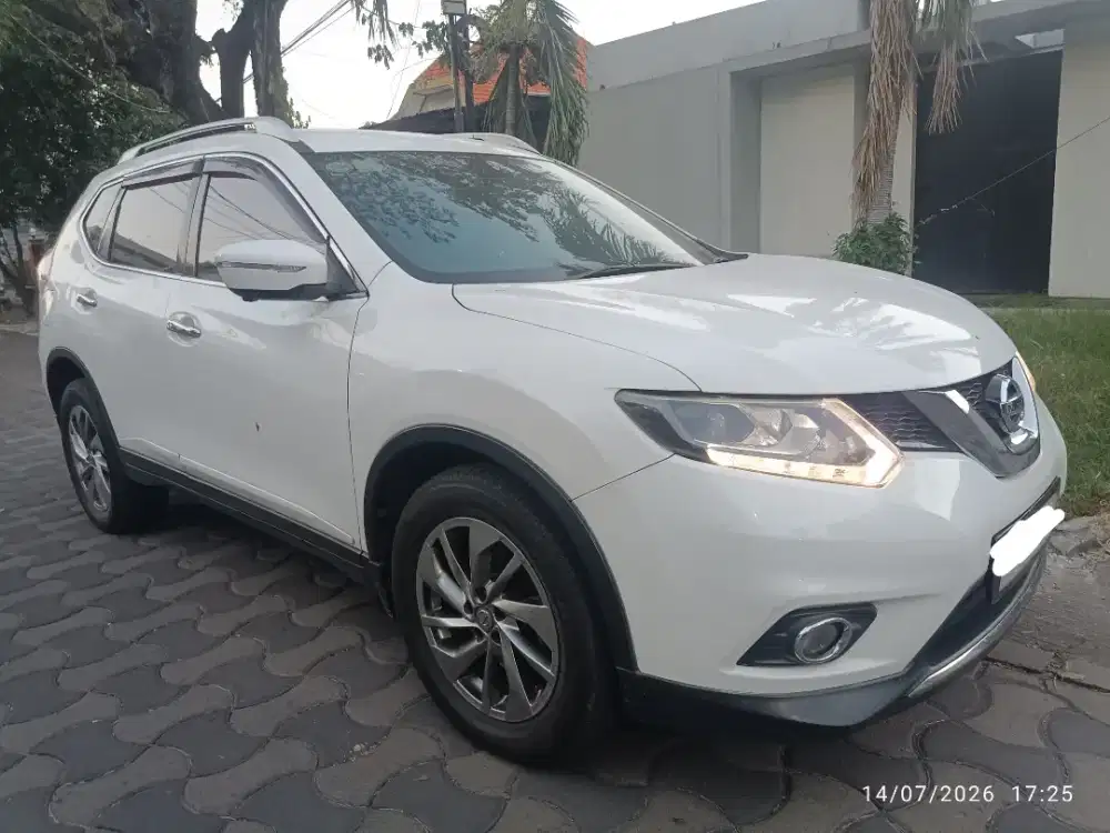 New X Trail 2.5AT 2015 Putih (L) Bagus Terawat Original Putih innova