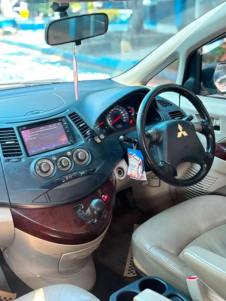 Mitsubishi Grandis 2008 Bensin