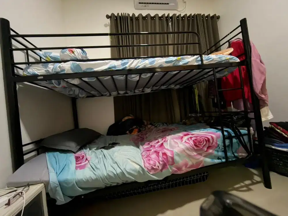 Tempat tidur besi tingkat + kasur DEKORUMA