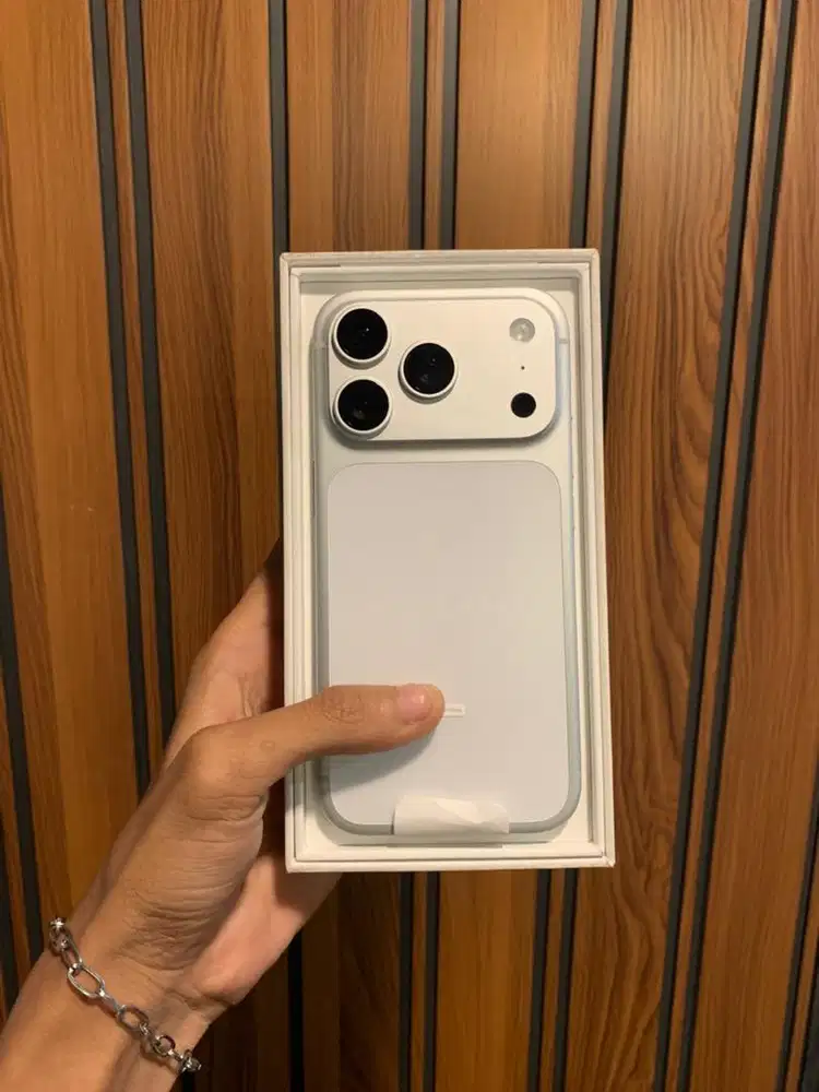 17 pro 256Gb ibox silver