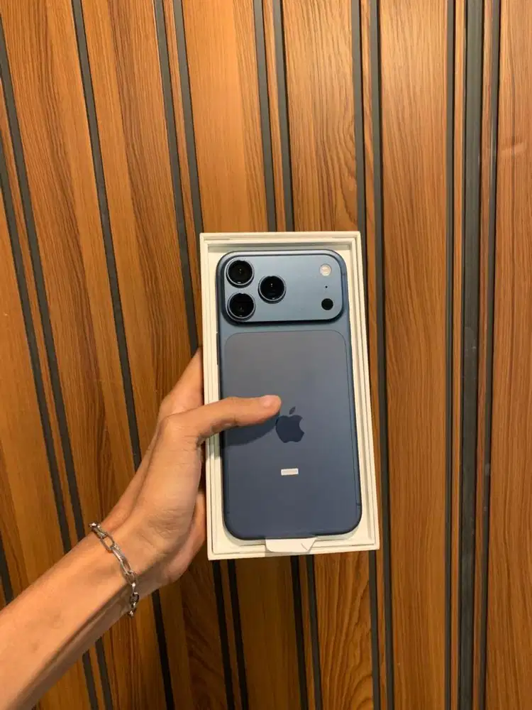 17 pro 256gb ibox blue