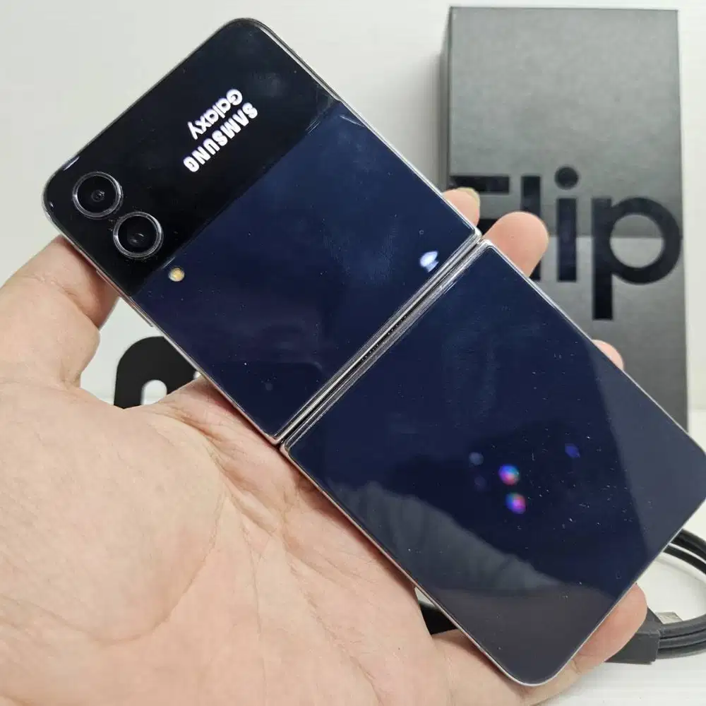 Samsung Galaxy Z Flip 4 Navy 8/256 Fullset Sein No Minus