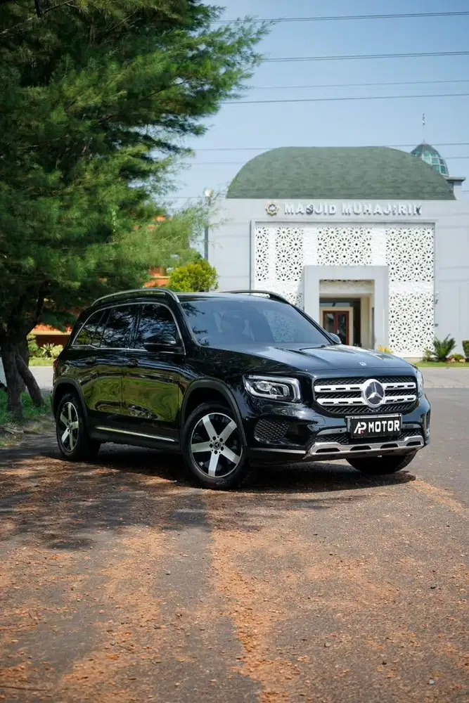 Mercedes Benz GLB200 2021 Black ( Low KM )