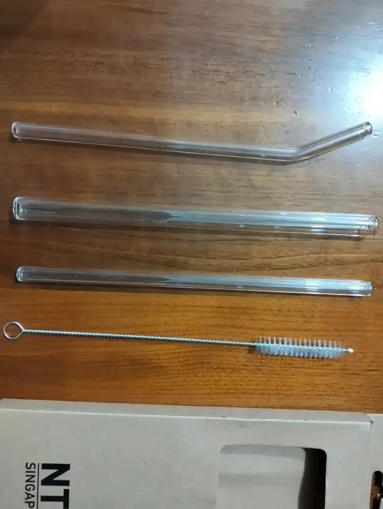 Sedotan Kaca Set Sikat