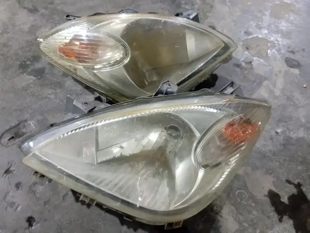Headlamp avanza 2010