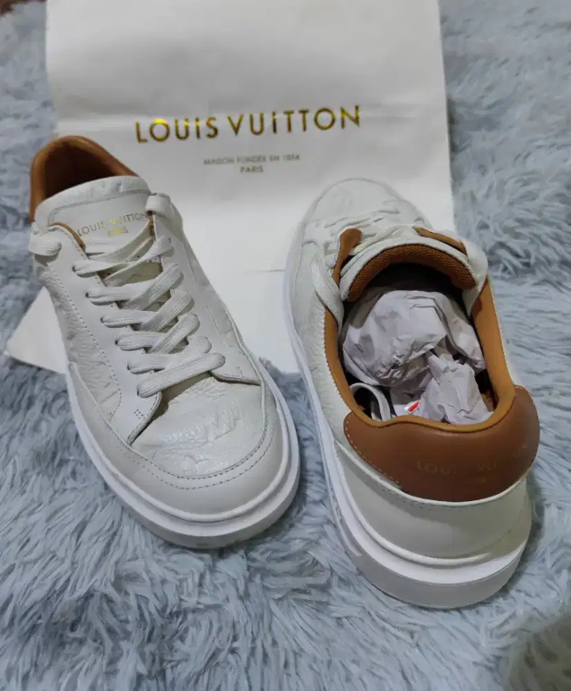 Sepatu louis vouiton