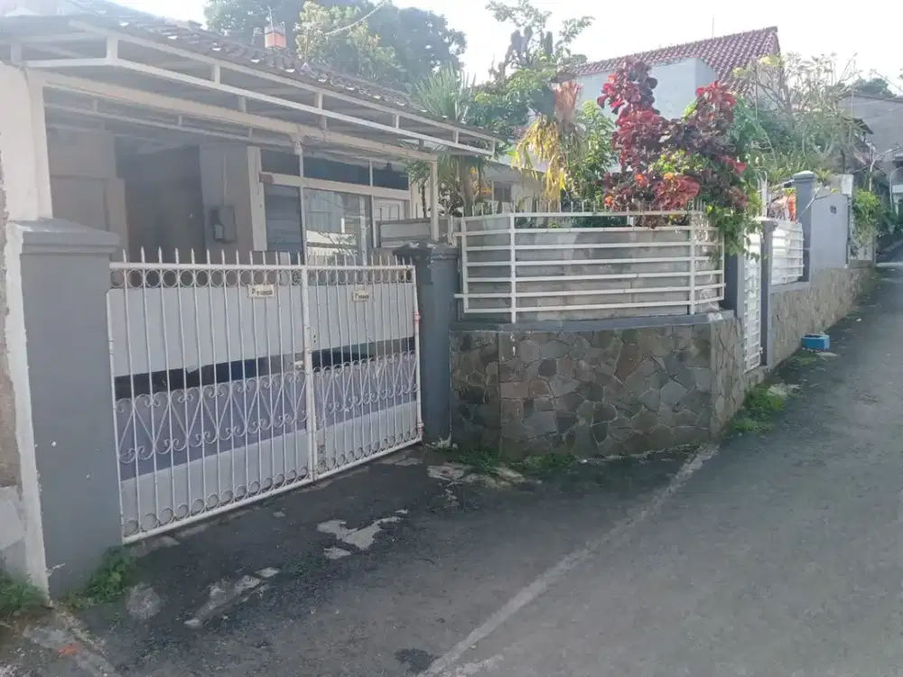 SYUDAH MURAH ! DIJUAL RUMAH SIAP HUNI DALAM KOMPLEK KAWASAN CIGADUNG DEKAT KE DAGO BANDUNG