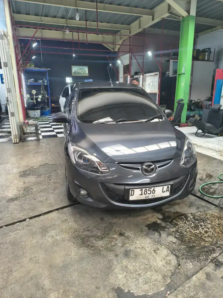 Mobil Mazda 2 sedan