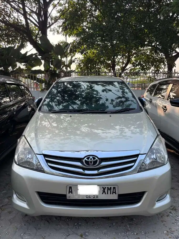 Toyota Kijang Innova 2011 Bensin