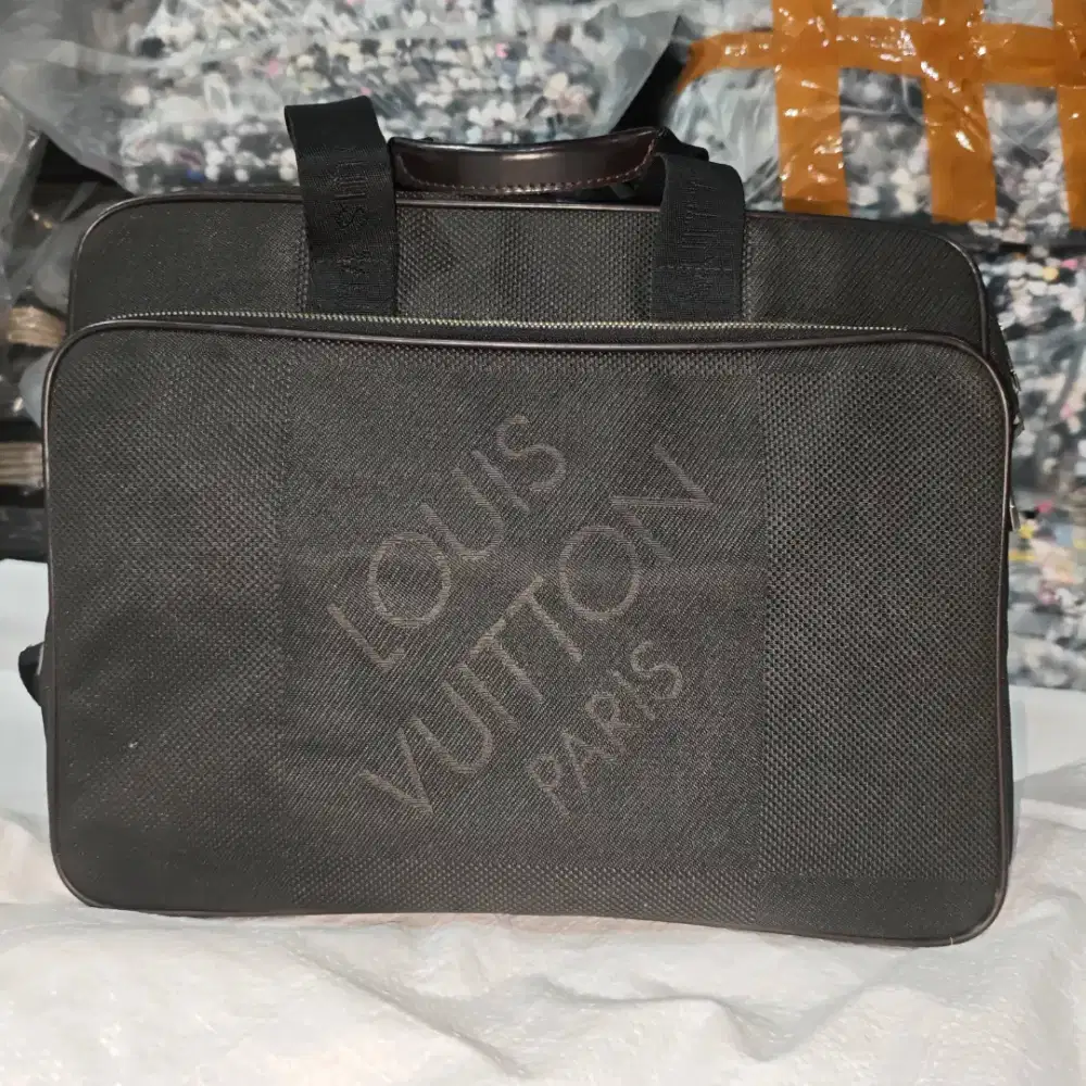 Preloved tas pria tas laptop Louis Vuitton
