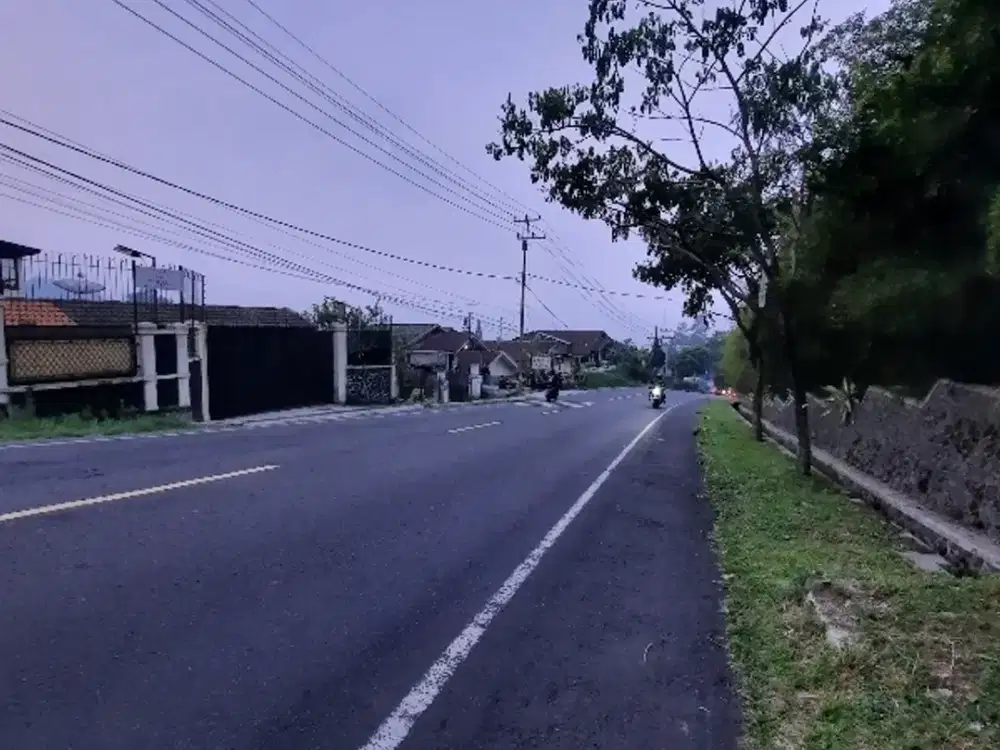 Dijual Tanah dan Villa di Jalan raya Puncak 780m2, Seberang Ciloto Indah Permai, dekat Resto Amen Puncak.