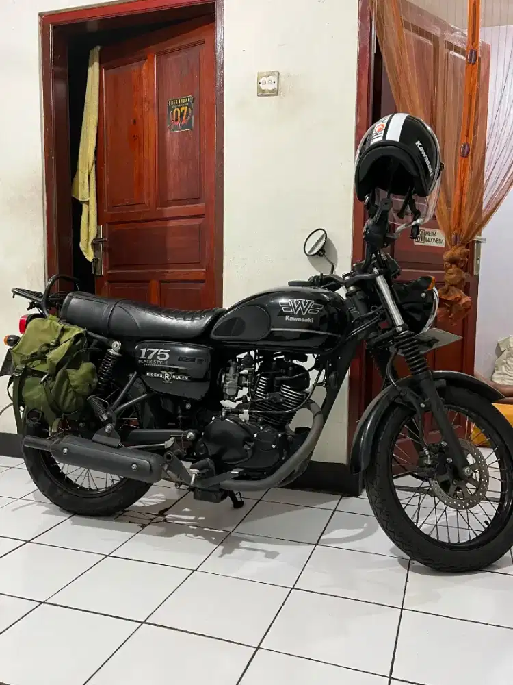 KAWASAKI W175 SE BLACK EDITION