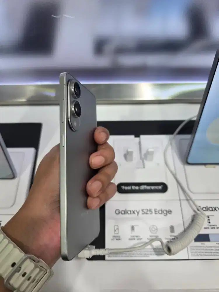 BELI SAMSUNG S25 EDGE POTONGAN 5,5JUTA + GRATIS SPEAKER BLUETOTH LOOPS