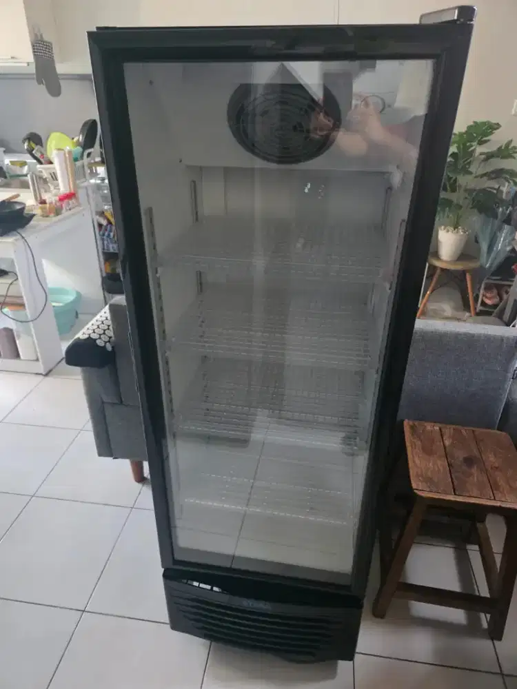 Dijual showcase Steko 4 rak