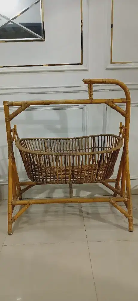 Ayunan bayi kayu rotan