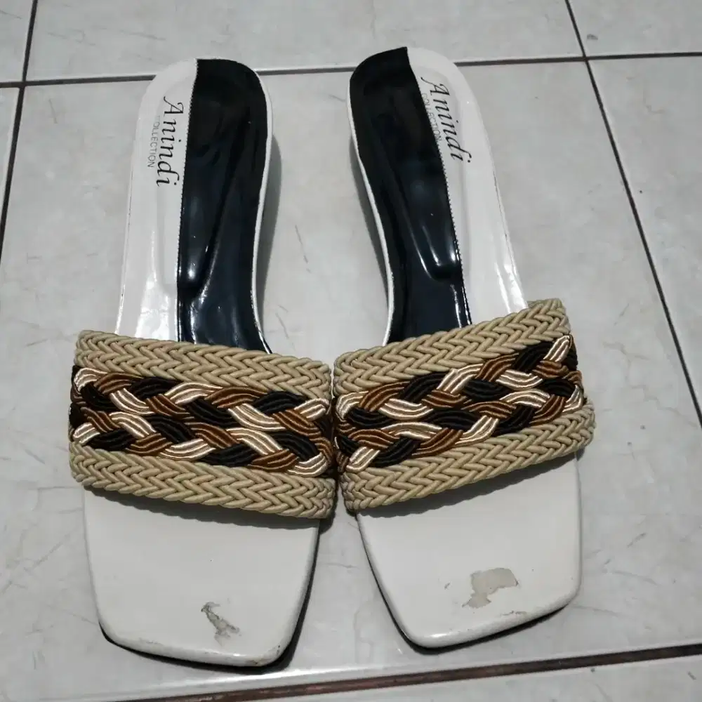 Sendal ukuran 40