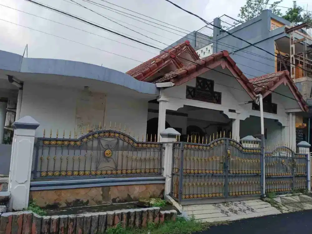 Rumah Posisi Hook, Harga Bisa Nego, Kawasan Strategis di Taman Harapan Baru, Bekasi