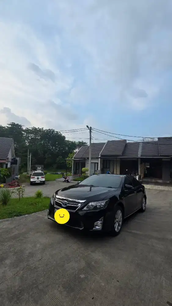 Toyota Camry hybrid 2.5 At Hitam Terawat sehat