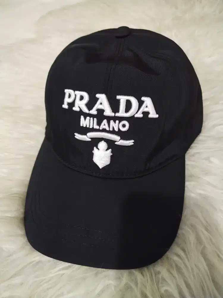 Luxury PRADA caps sangat mewah dan elegan
